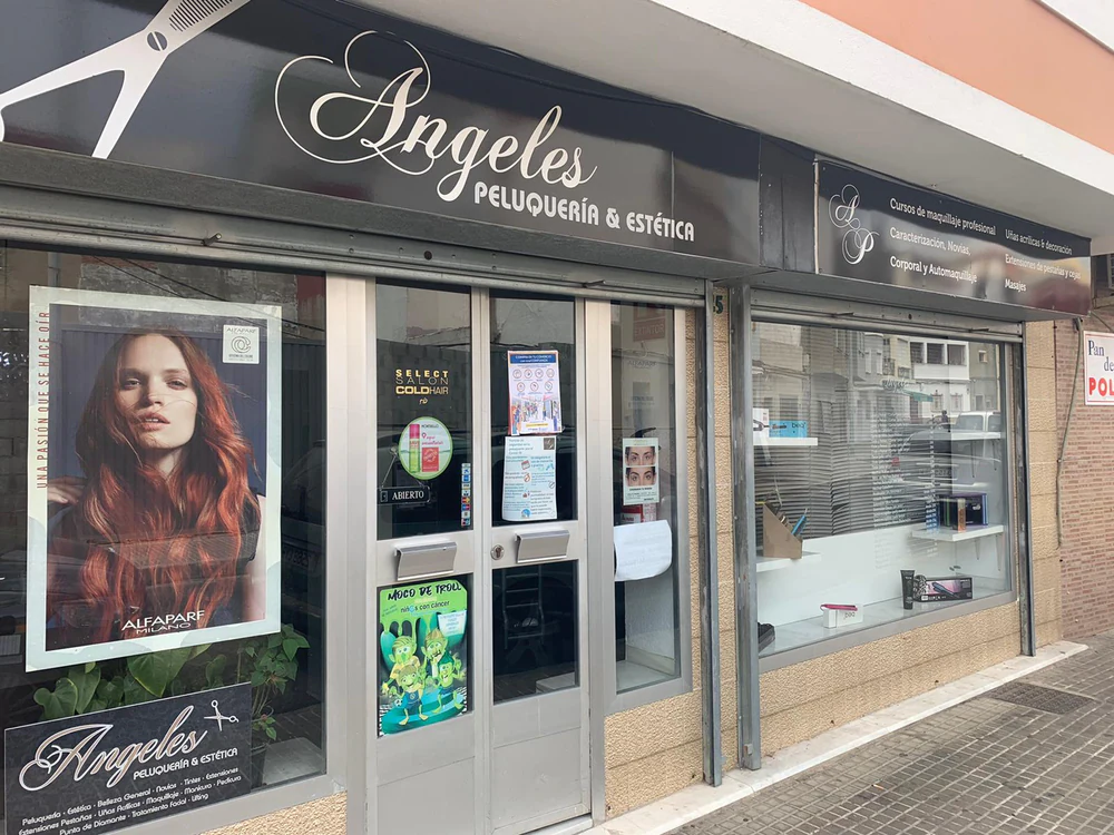 Foto de Academia de Peluquería y Estética Paco Ocaña