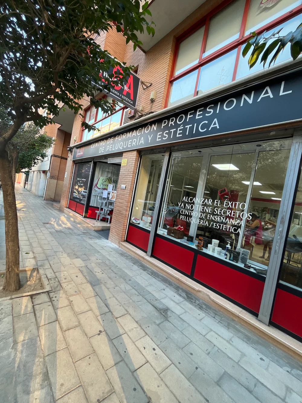 Alba Formación Academia de Peluquería y Estética