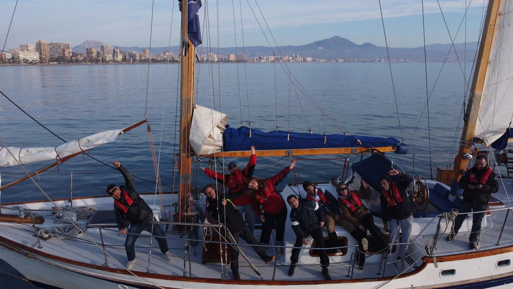 Foto de Academia Náutica Océano - Cursos, Prácticas, Vela, Radio, Chárter