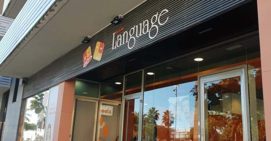Foto de Ms & Mr Language - Viladomat - Academia de inglés
