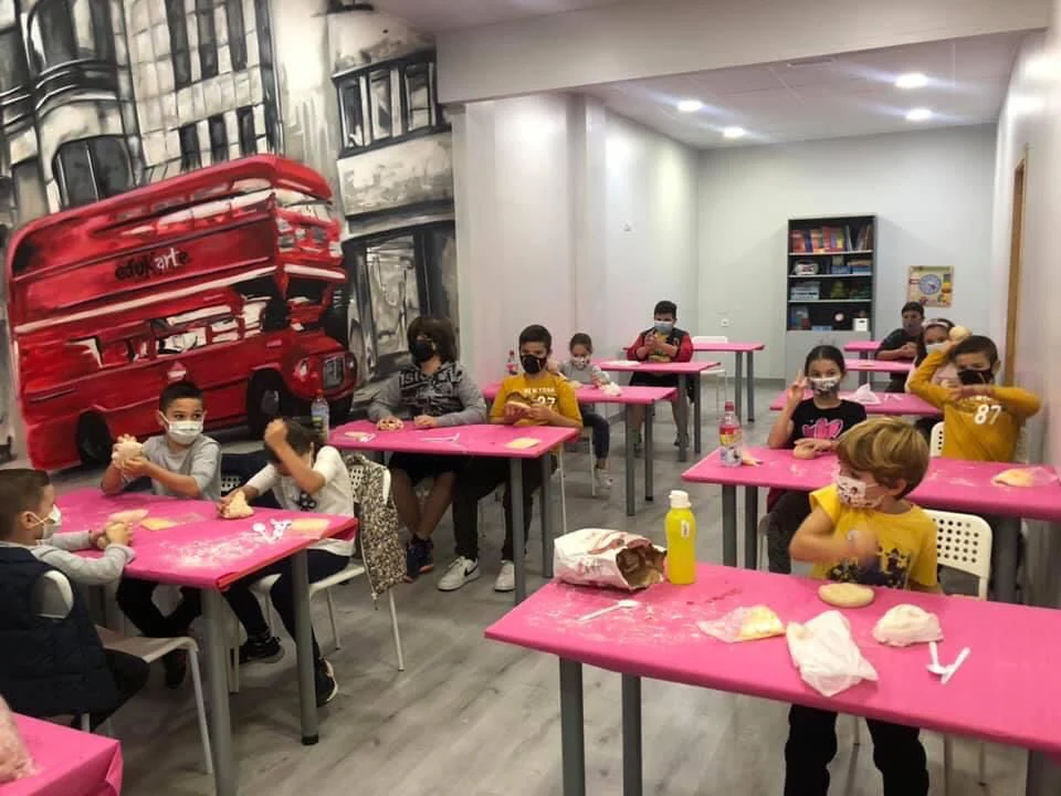 Foto de Ms & Mr Language - Viladomat - Academia de inglés