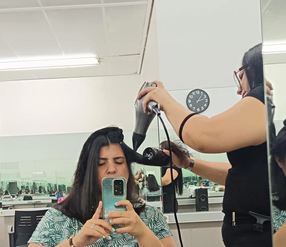 Foto de C&C ACADÈMIA CASANOVA BARCELONA (MERIDIANA). Academia de Peluquería, Barbería y Estética.