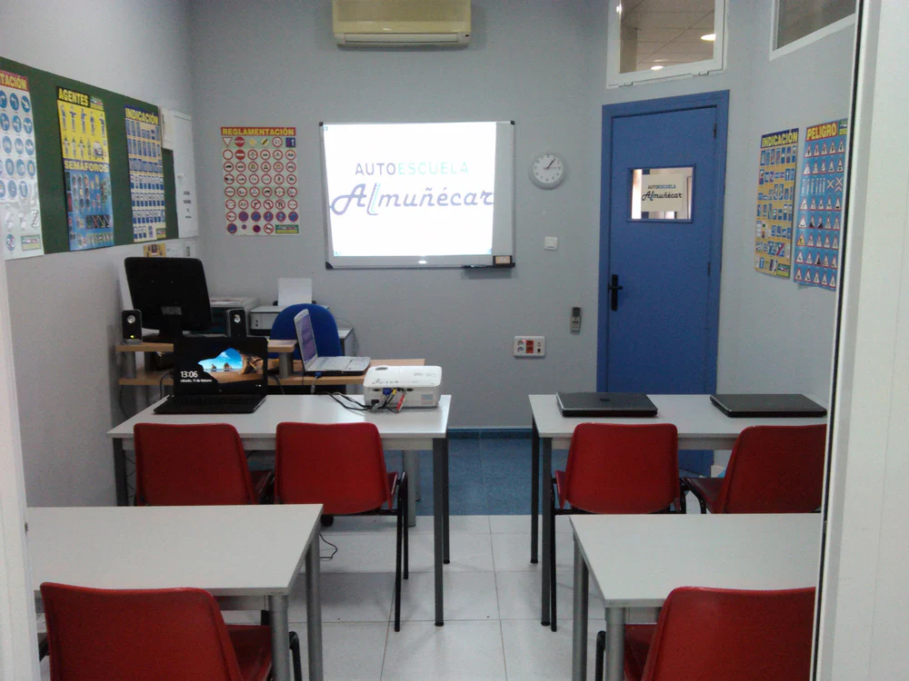 Foto de AUTOESCUELA ALMUÑÉCAR