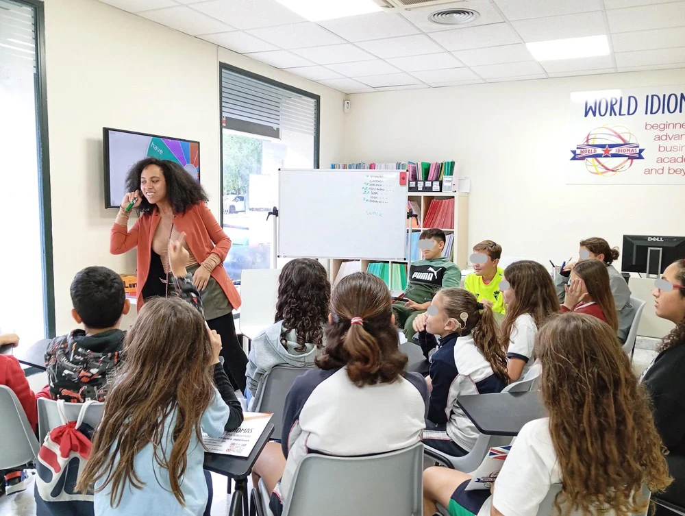 Foto de A School of Fish Language Center