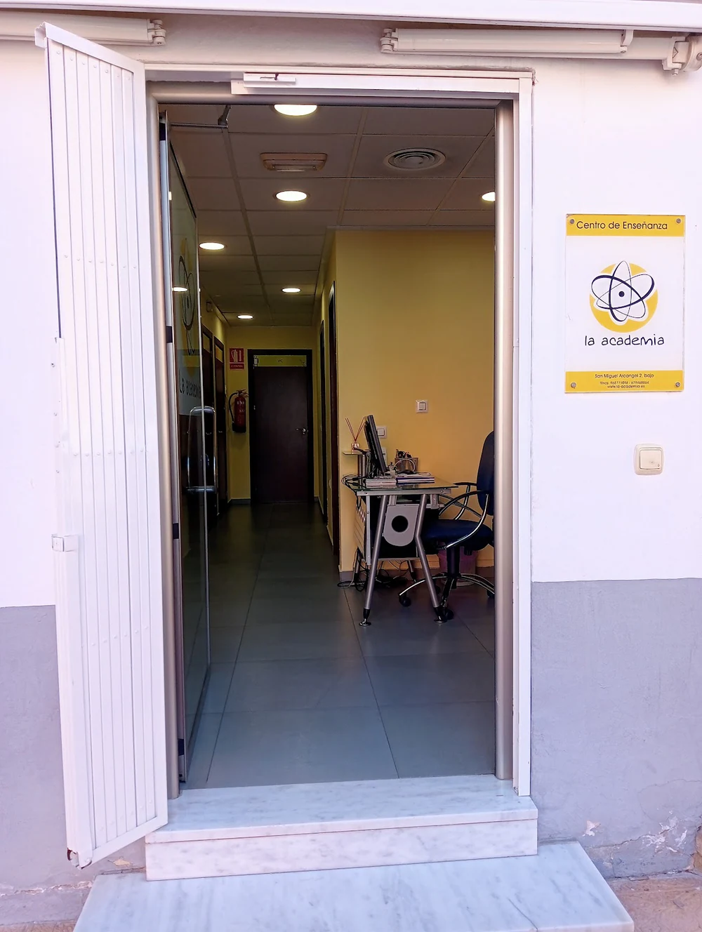 Centro de Enseñanza La Academia