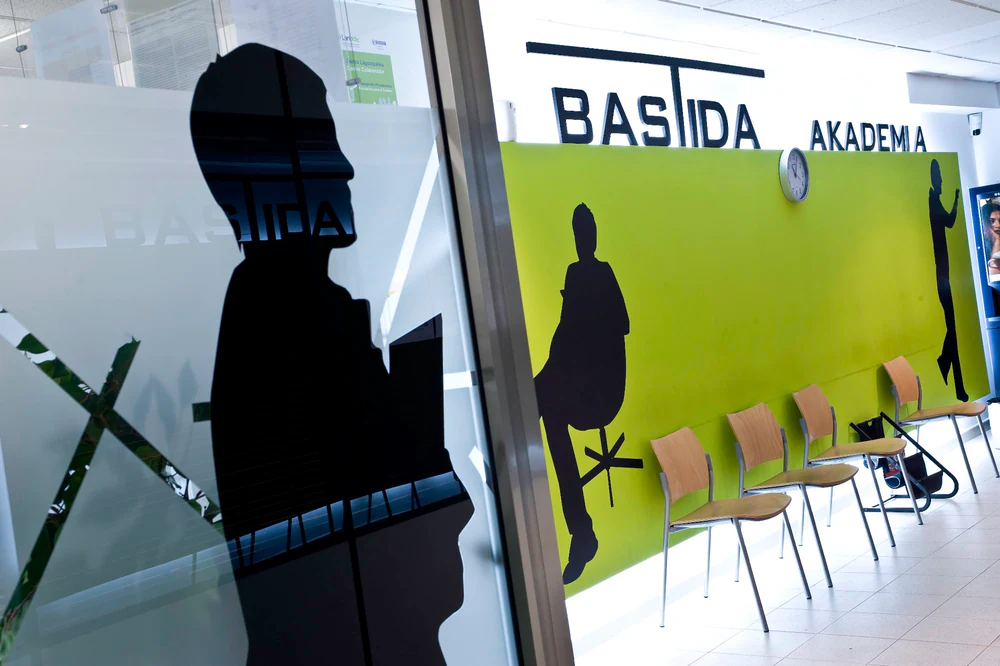 Portada de Academia Bastida / Bastida Akademia