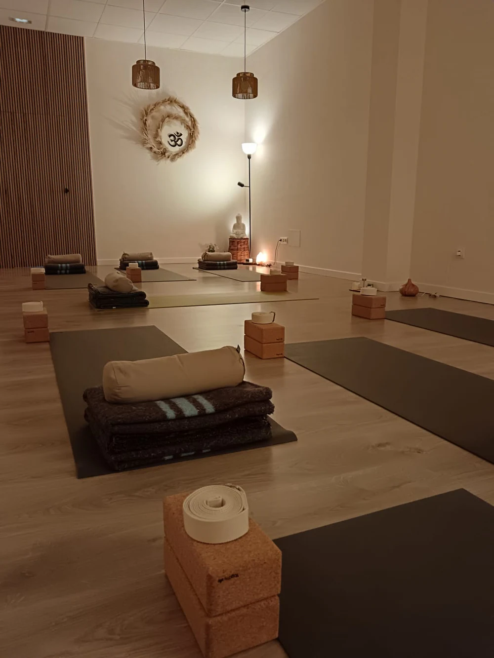 Portada de Dharma Estudio Yoga Arzúa