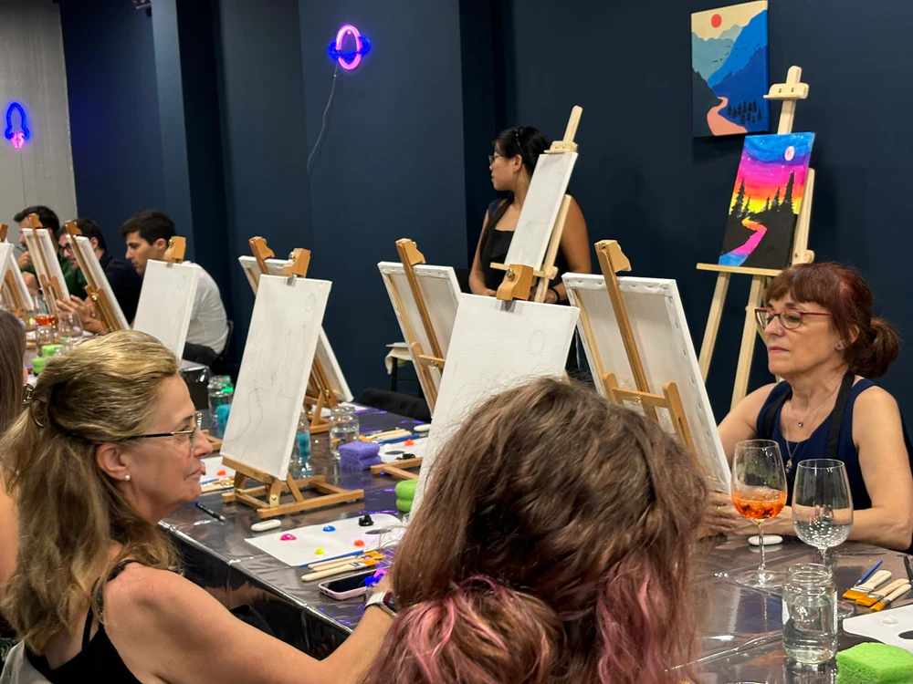 Foto de Academia de Marte – Paint & Wine Barcelona