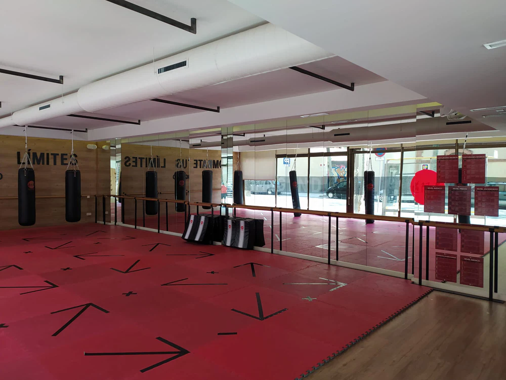 Foto de GOLDEN KYU LES CORTS | Artes marciales - Kick Boxing - Entrenamiento Personal