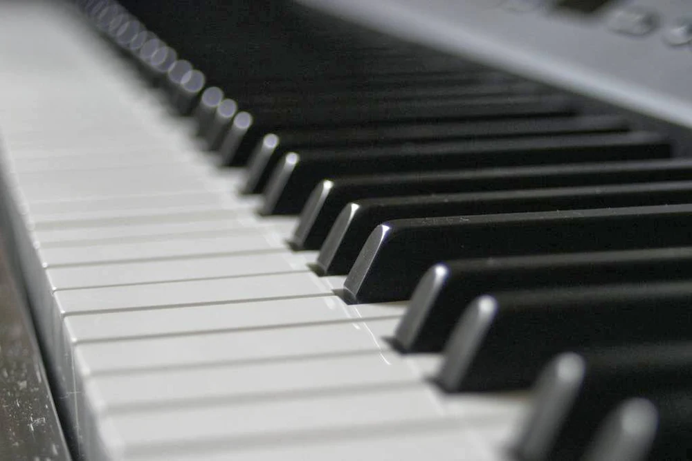 A Tempo, Estudios Musicales