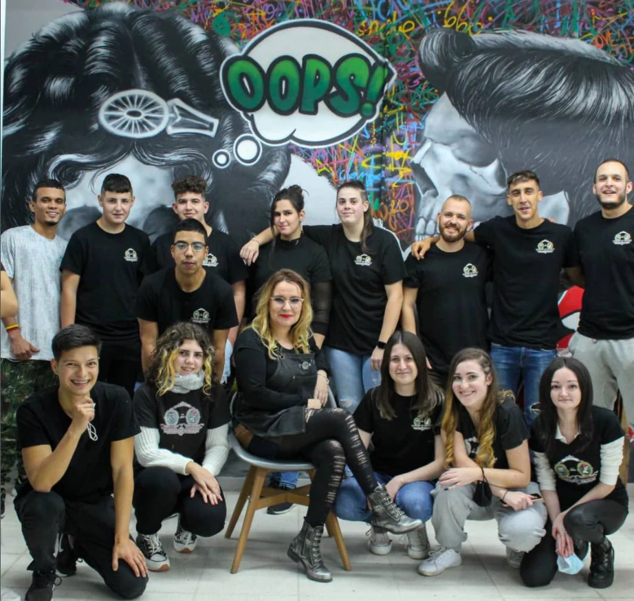 ACADEMIA DE PELUQUERÍA Y BARBERÍA DE ALTO RENDIMIENTO C.E.P. MONTSERRAT GONZÁLEZ