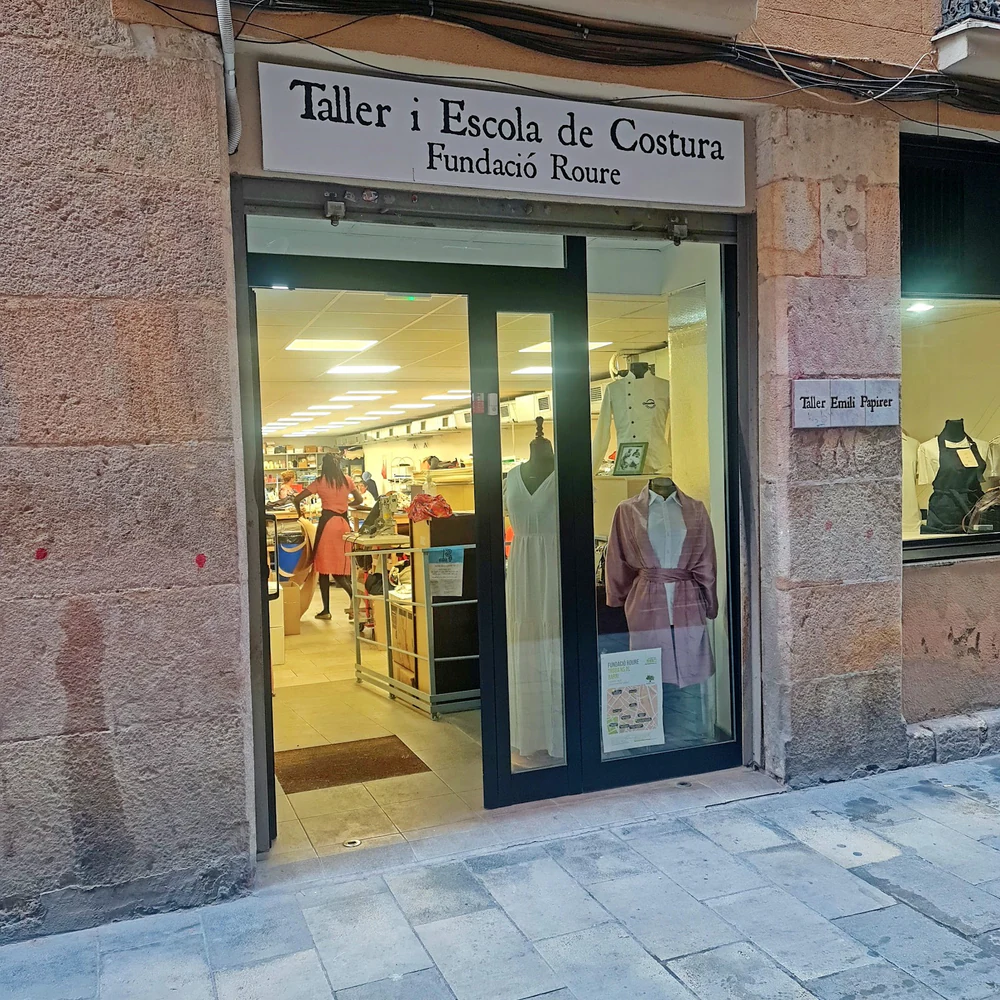 Foto de Arreglos de Roba i Formació en Costura - Fundació Roure