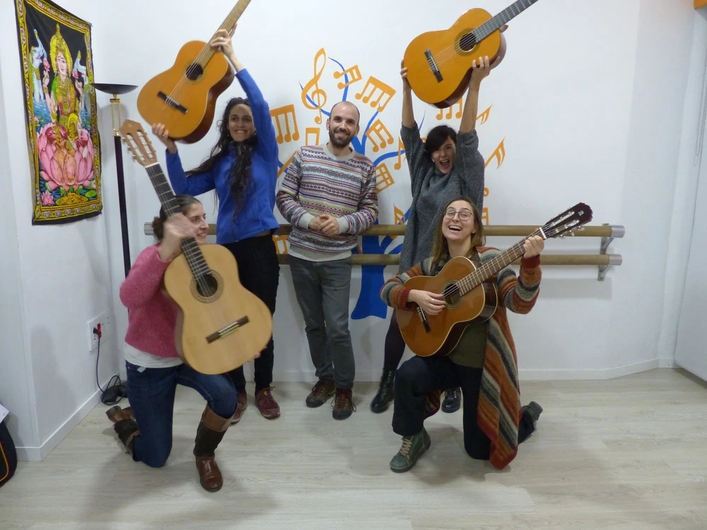 Foto de Clases de Guitarra Estrecho. Método Carlos Domínguez Music