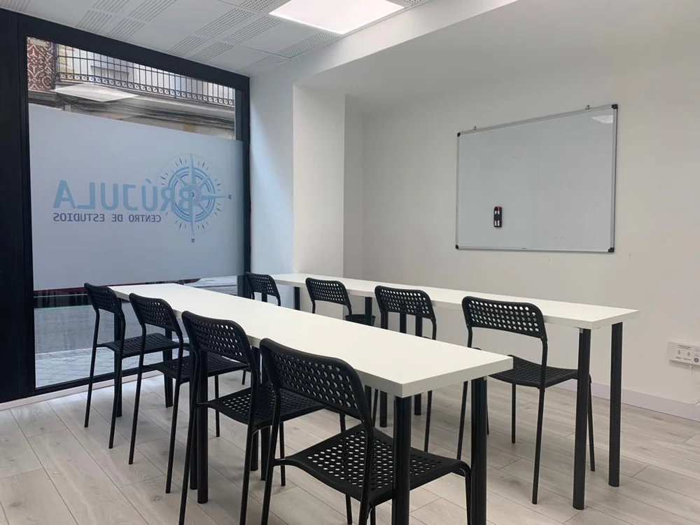 Portada de Brújula Centro de Estudios
