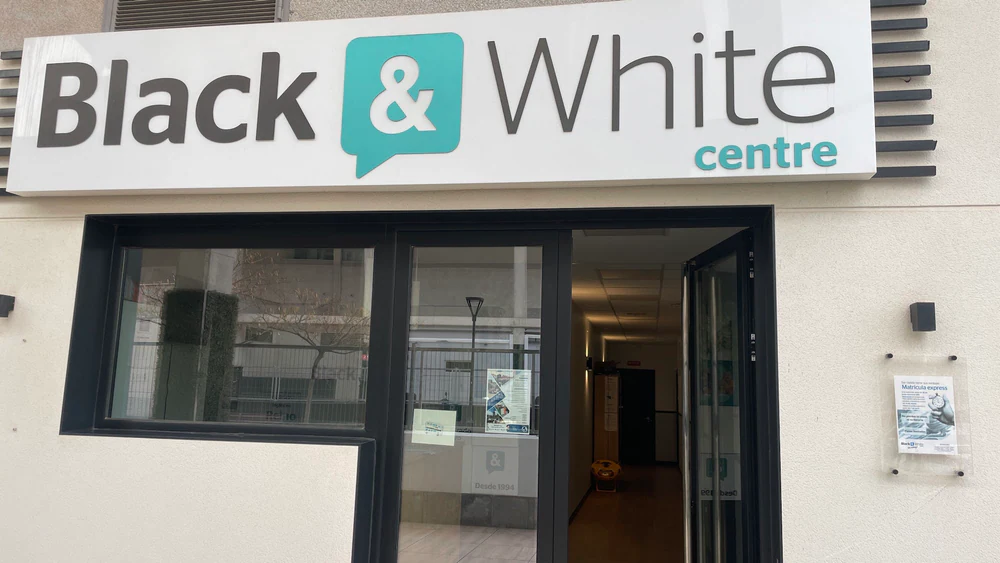 Foto de Black & White Centre