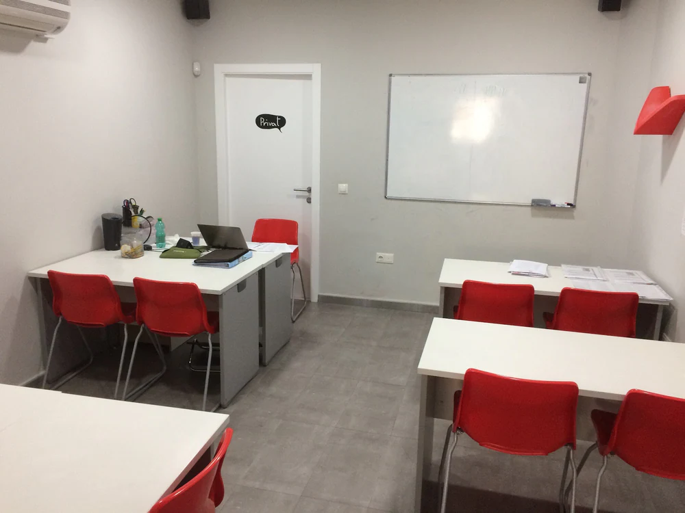 Acadèmia d’estudis diversos Avança. — AVN FORMACIÓN