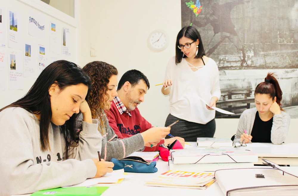 Portada de HELLO Escola d'idiomes Breda