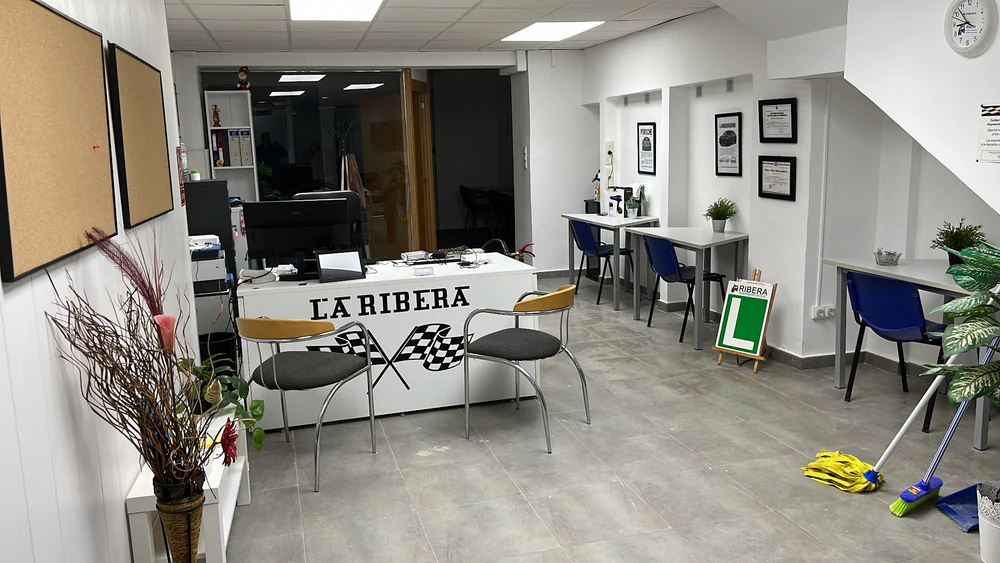 Foto de Autoescuela La Ribera