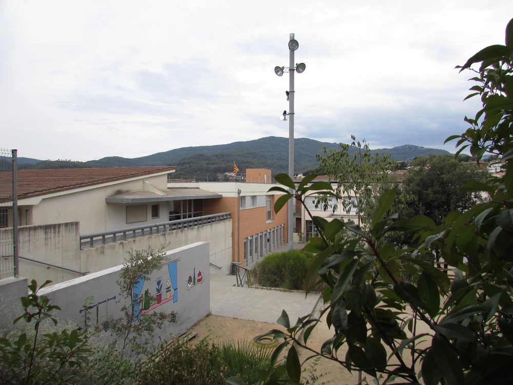 Portada de Escola Montbui
