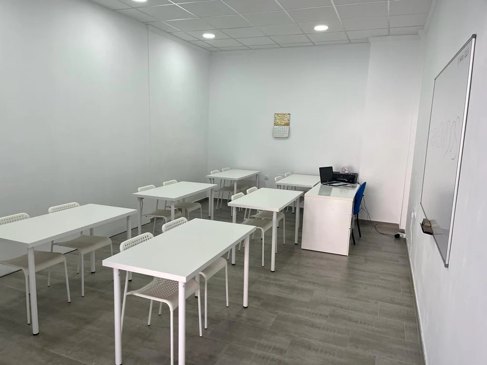 Academia de Estudios y Oposiciones Granada