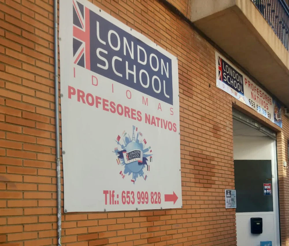 Foto de Julie's British Academy