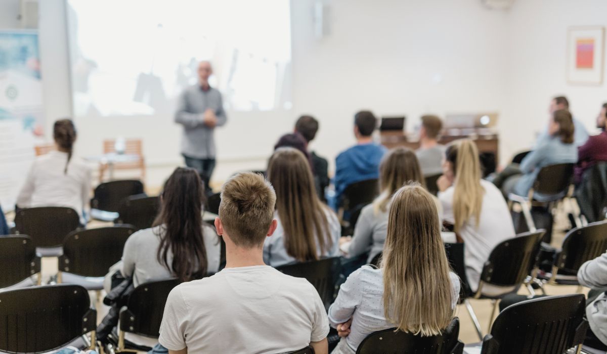 Academia oposiciones Zaragoza - Aula Preparadores