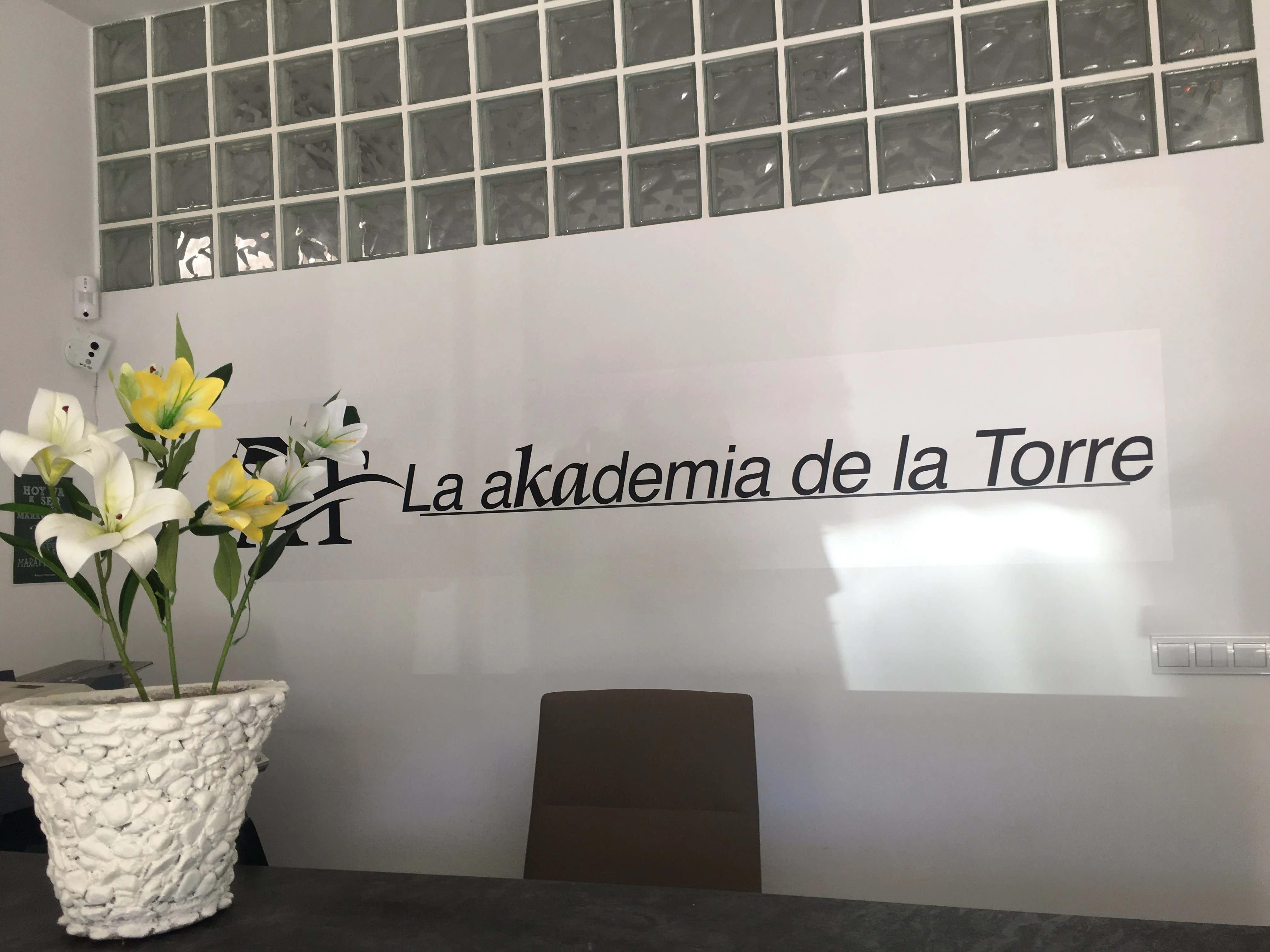 Logo de La akademia de la Torre